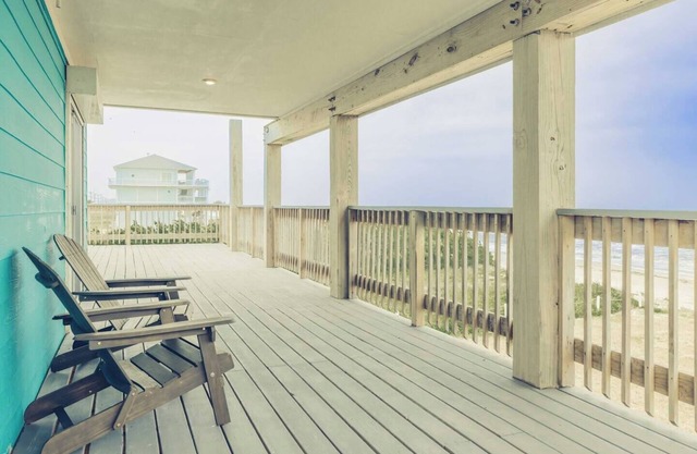 This house is a 1 bedroom(s), 1 bathrooms, located in Bolivar Peninsula, TX.