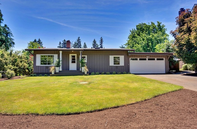 This Lake Oswego Cottage has stunning views of the Tualatin River!