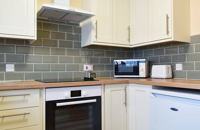 This lovely little retreat for two is perfect for exploring the North Norfolk coast and Broads.