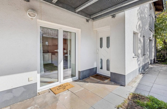 This spacious and bright vacation apartment welcomes you near the Starnberg Lake.
