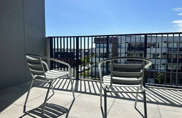 This stunningly beautiful 2 bedroom apartment located in the heart of Clayton South