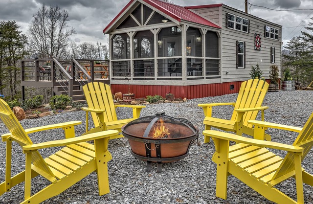 This tiny house is a 2 bedroom(s), 1 bathrooms, located in Young Harris, GA.