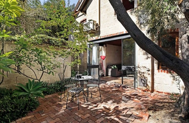This townhouse is a 2 bedroom(s), 1 bathrooms, located in Fremantle, WA.
