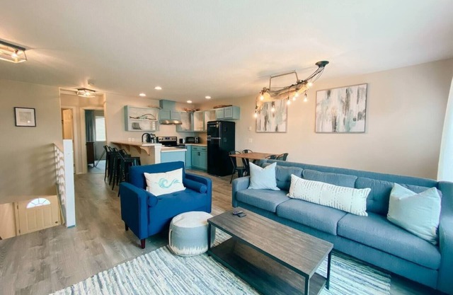 This townhouse is a 2 bedroom(s), 2 bathrooms, located in Long Beach, WA.