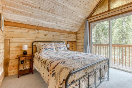 Thompson Cabin - Charming Salmon Riverfront A-Frame Oasis w/fireplace