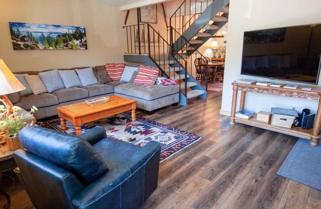 Thompson's Landing-3 bedroom, 2.5 bath-Remodeled with great views from deck