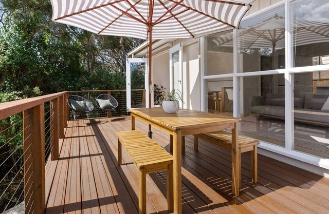 Thomsons Retreat Coastal Chic with Outdoor Serenity