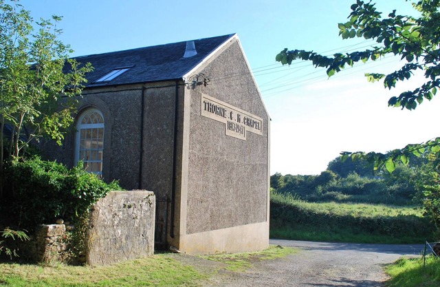 THORNE CHAPEL, pet friendly, with a garden in Pembroke