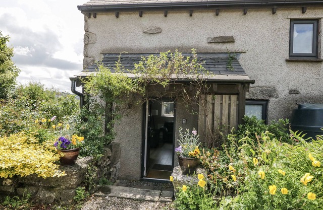 THREAGILL, pet friendly, character holiday cottage in Carnforth