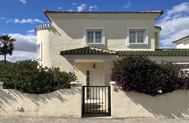 Three bed villa with private pool 15 minutes from new murcia airport 2019
