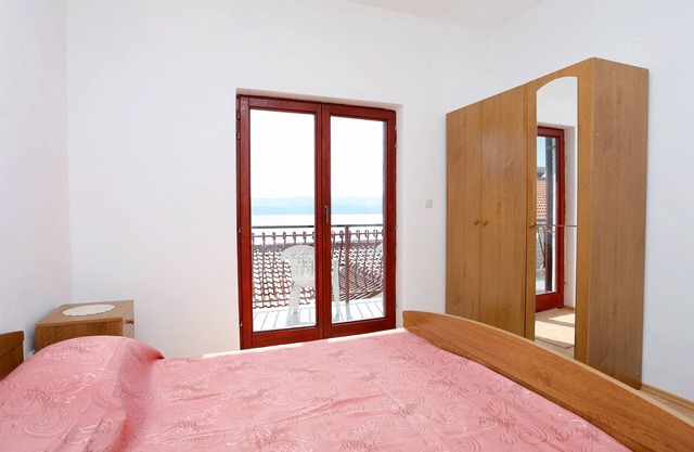Three bedroom apartment with balcony and sea view Lokva Rogoznica, Omiš (A-10358-a)