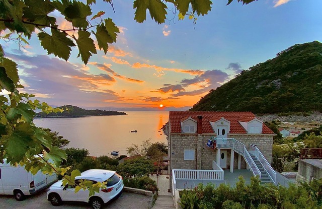 Three bedroom apartment with terrace and sea view Sobra, Mljet (A-4926-a)
