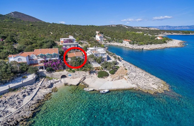 Three bedroom apartment near beach Cove Pokrivenik, Hvar (A-5223-b)