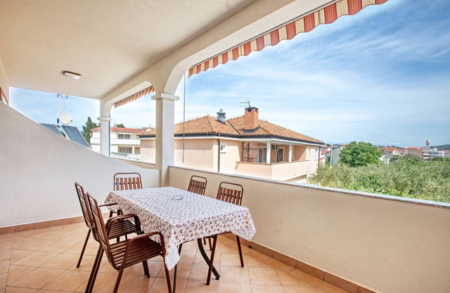 Three bedroom apartment with terrace Pakoštane, Biograd (A-22375-l)