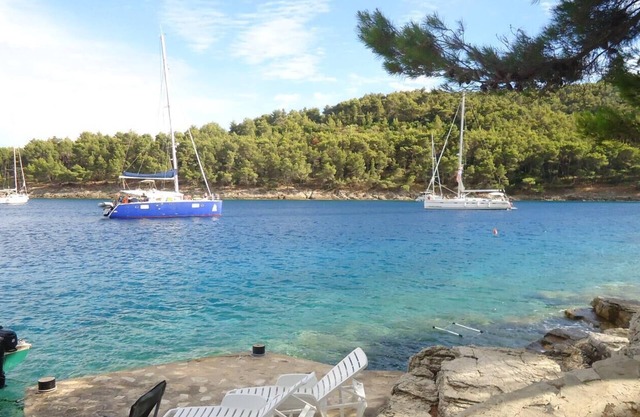Three bedroom apartment near beach Cove Gornja Krusica, Šolta (A-16376-b)