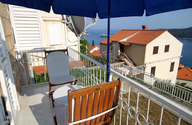 Three bedroom apartment with balcony and sea view Dubrovnik (A-9099-b)