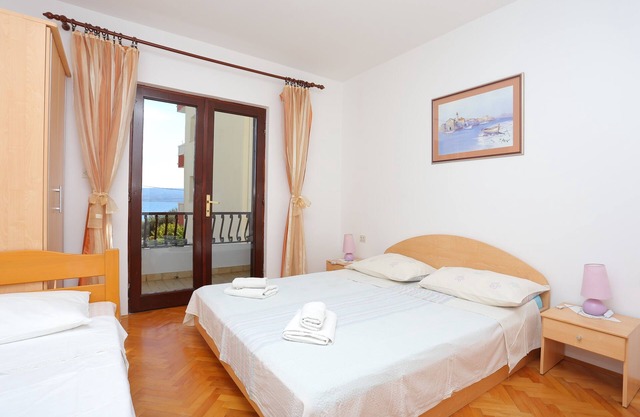 Three bedroom apartment with terrace and sea view Duće, Omiš (A-12687-b)
