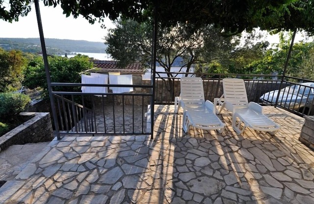 Three bedroom apartment with terrace and sea view Nečujam, Šolta (A-14729-a)