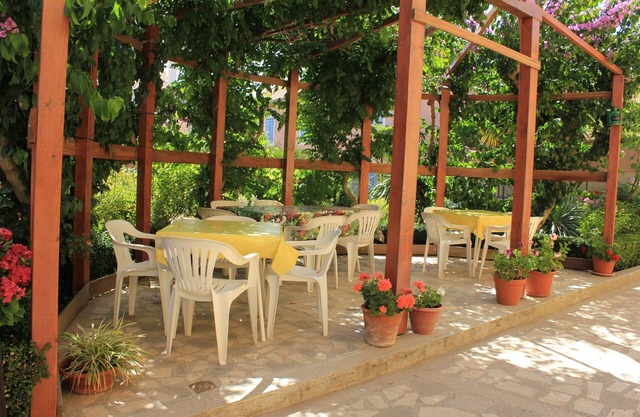 Three bedroom apartment with air-conditioning Kukljica, Ugljan (A-8210-a)