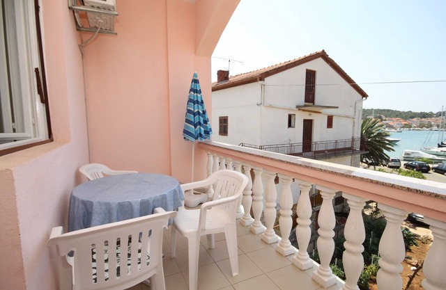 Three bedroom apartment with terrace and sea view Kukljica, Ugljan (A-8318-a)