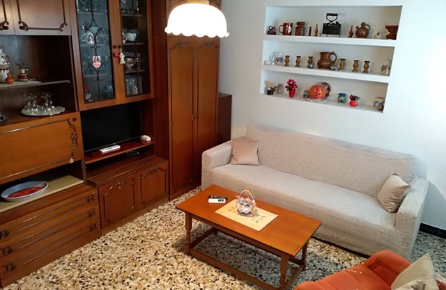 Three bedroom apartment with terrace Makarska (A-6784-c)