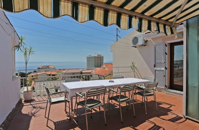 Three bedroom apartment with terrace and sea view Makarska (A-9506-a)