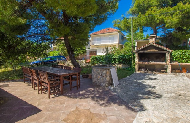 Three bedroom apartment with terrace Pirovac, Šibenik (A-6280-c)