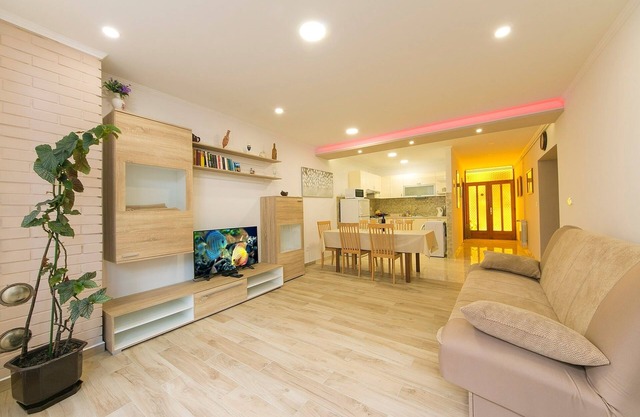 Three bedroom apartment with terrace and sea view Brela, Makarska (A-20778-b)