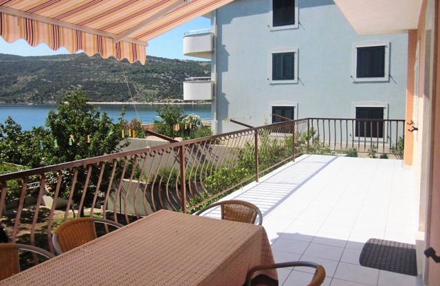 Three bedroom apartment with terrace and sea view Marina, Trogir (A-6116-c)