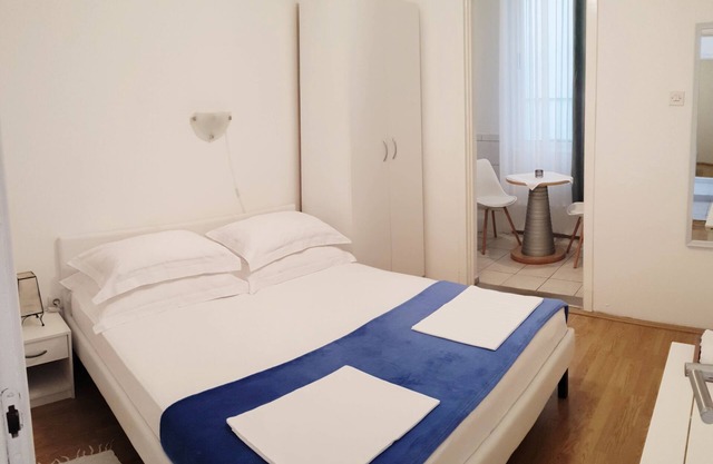 Three bedroom apartment with terrace and sea view Podaca, Makarska (A-10439-a)