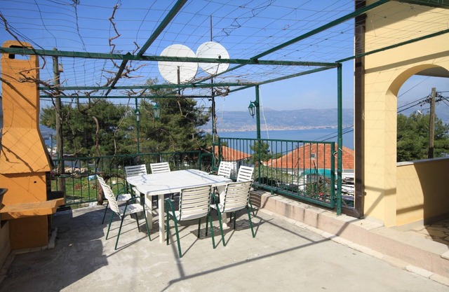 Three bedroom apartment with terrace and sea view Slatine, Čiovo (A-7584-a)