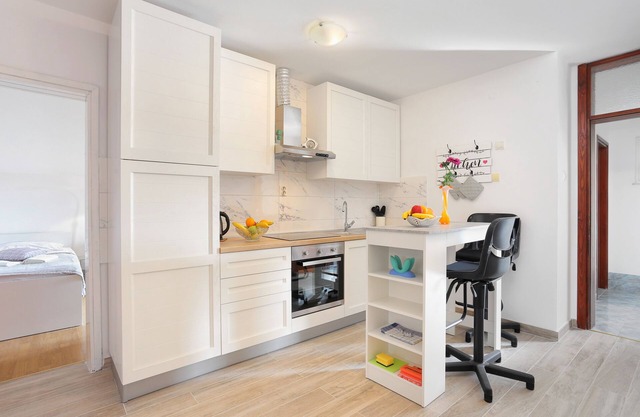 Three bedroom apartment with terrace Split (A-21026-a)
