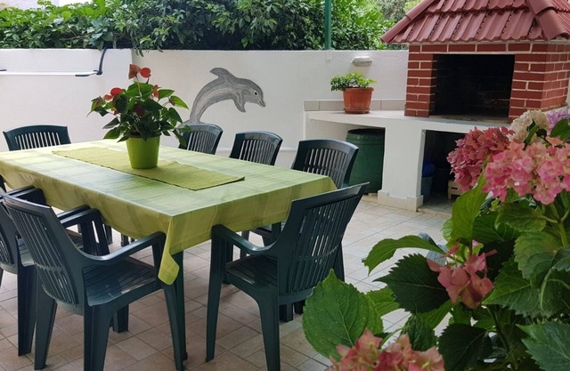Three bedroom apartment with terrace Mirca, Brač (A-2886-a)
