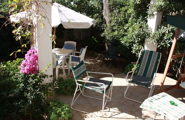 Three bedroom apartment with terrace Mirca, Brač (A-2902-a)