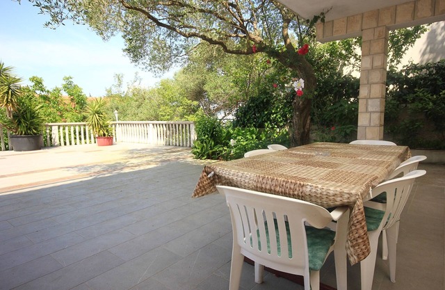 Three bedroom apartment with terrace Trpanj, Pelješac (A-10083-a)