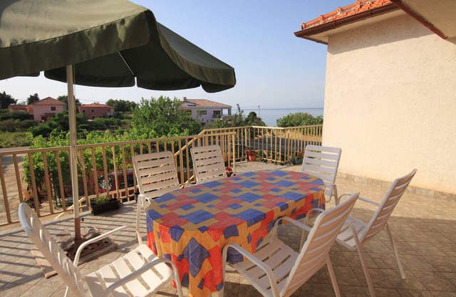 Three bedroom apartment with terrace and sea view Ugljan (A-8257-a)