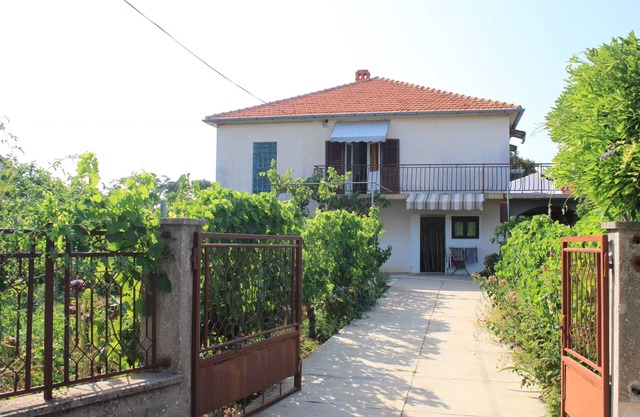 Three bedroom apartment with terrace and sea view Ugljan (A-8264-a)