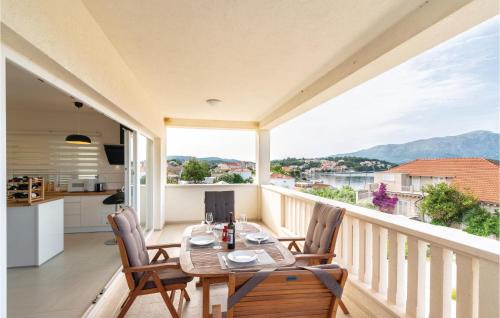 Three-Bedroom Apartment In Lumbarda