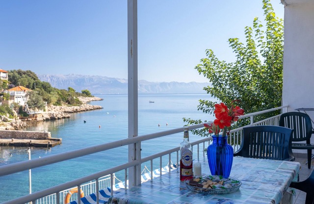Three bedroom apartment near beach Cove Zarace (Gdinj), Hvar (A-2047-b)