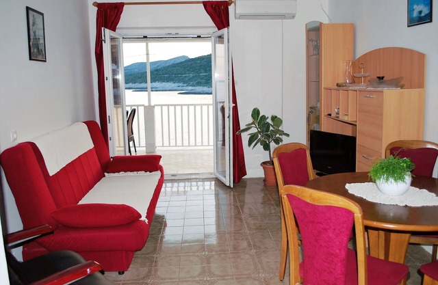 Three bedroom apartment near beach Zavalatica, Korčula (A-182-a)
