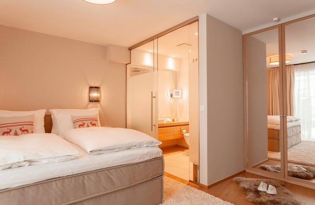 Three-bedroom apartment right on the slopes