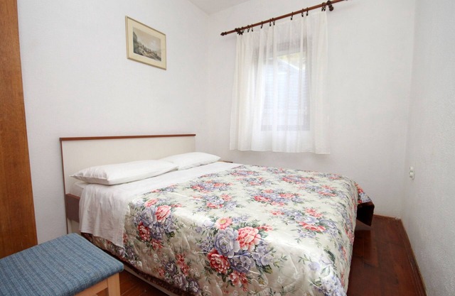 Three bedroom apartment with terrace and sea view Cove Skozanje, Hvar (A-4024-a)