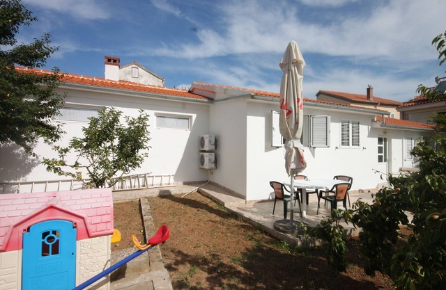 Three bedroom apartment with terrace and sea view Preko, Ugljan (A-8232-e)