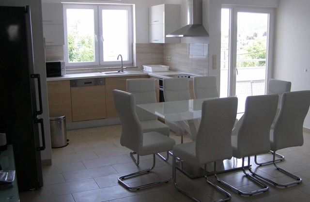 Three bedroom apartment with terrace Preko, Ugljan (A-8232-f)