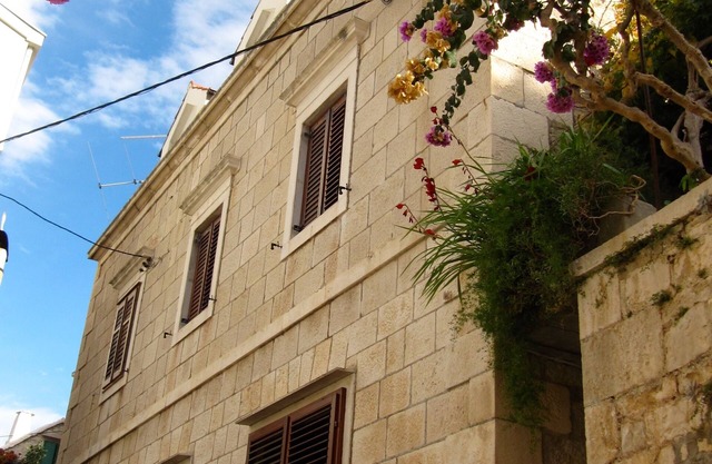 Three-bedroom classic stone house with wine cellar and olive grove near the sea