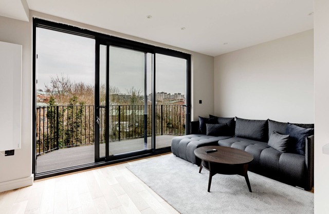 Three Bedroom Finchley Road Central London F1