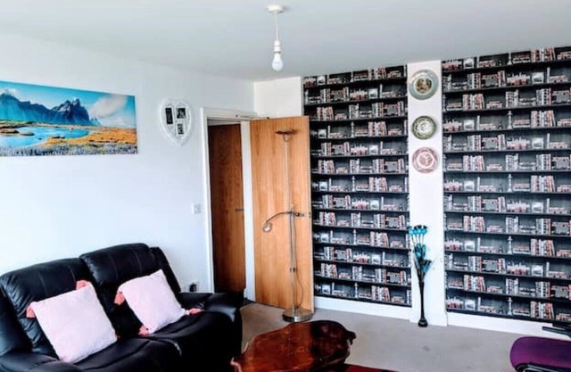 Three bedroom flat,free parking by Anfield stadium