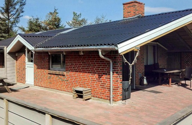 Three-Bedroom Holiday home in Henne 13