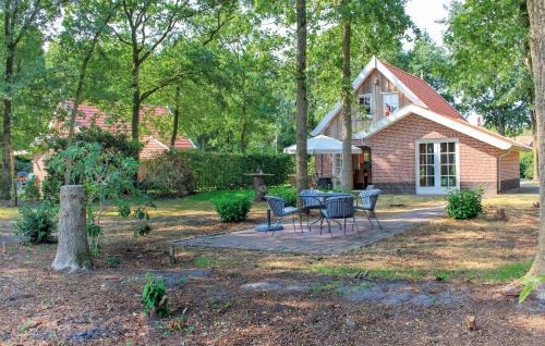 Three-Bedroom Holiday Home In Hoge Hexel
