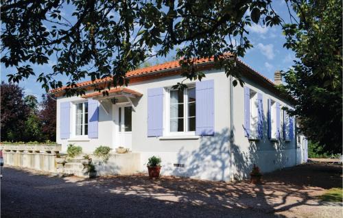 Three-Bedroom Holiday Home In Bassillac
